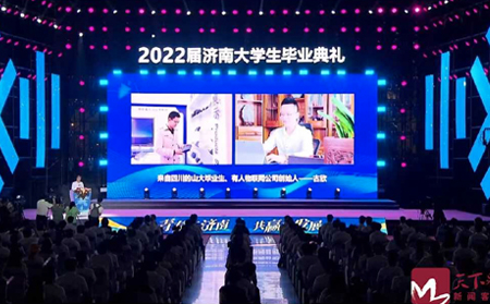 大學(xué)生畢業(yè)典禮上，濟(jì)南市委書記特別提到了兩位年輕人